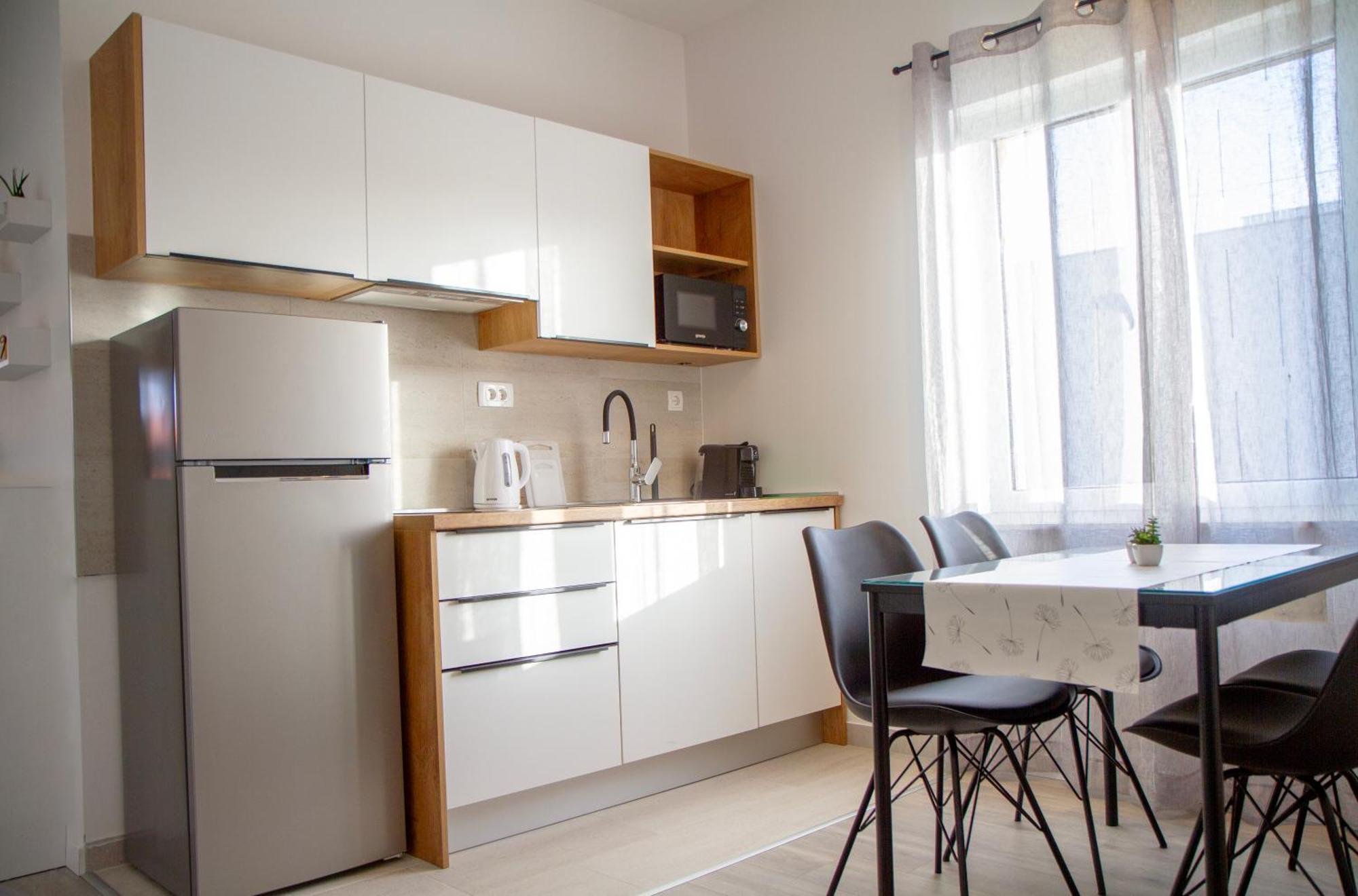 Seaside Gateway Apartment Kastela Bagian luar foto