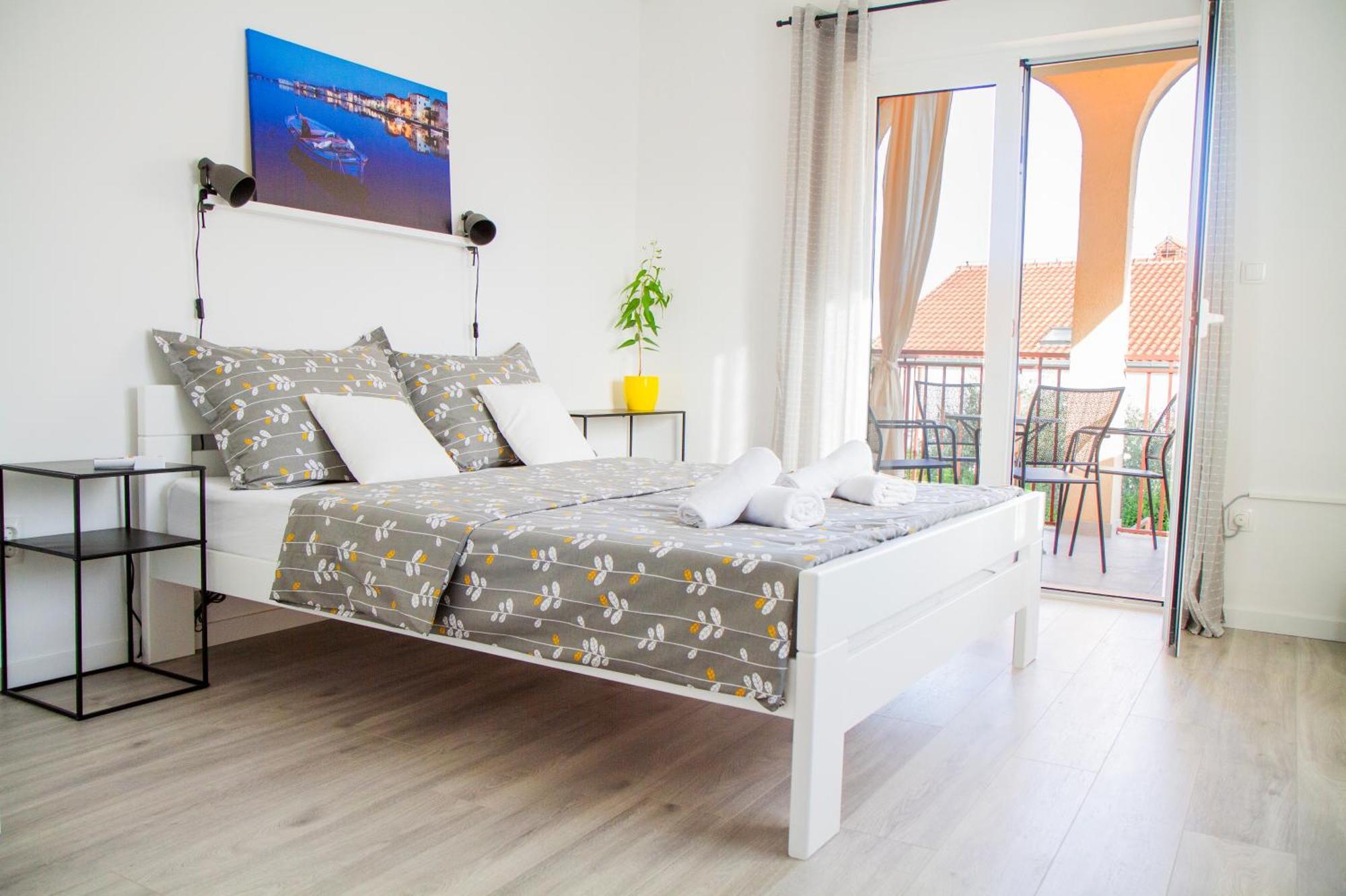 Seaside Gateway Apartment Kastela Bagian luar foto