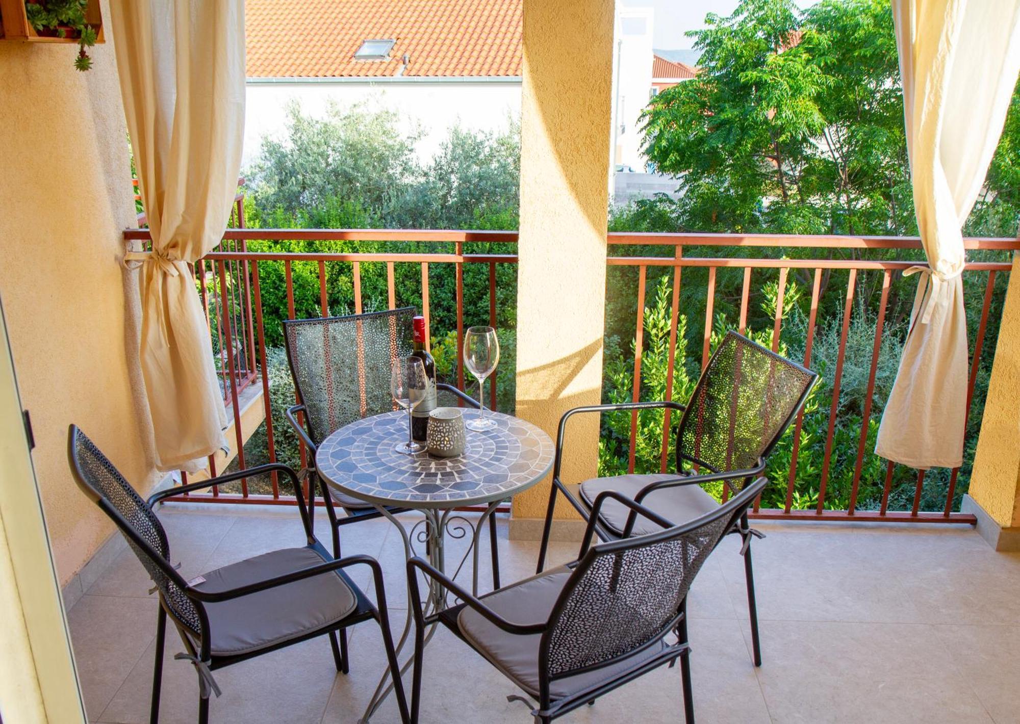Seaside Gateway Apartment Kastela Bagian luar foto